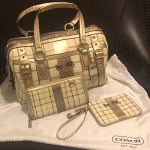100% AUTHENTIC COACH PURSE
